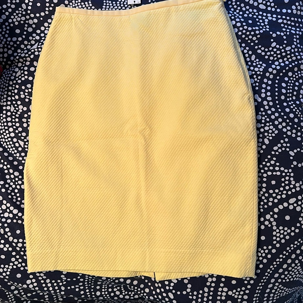 High waisted yellow pencil skirt